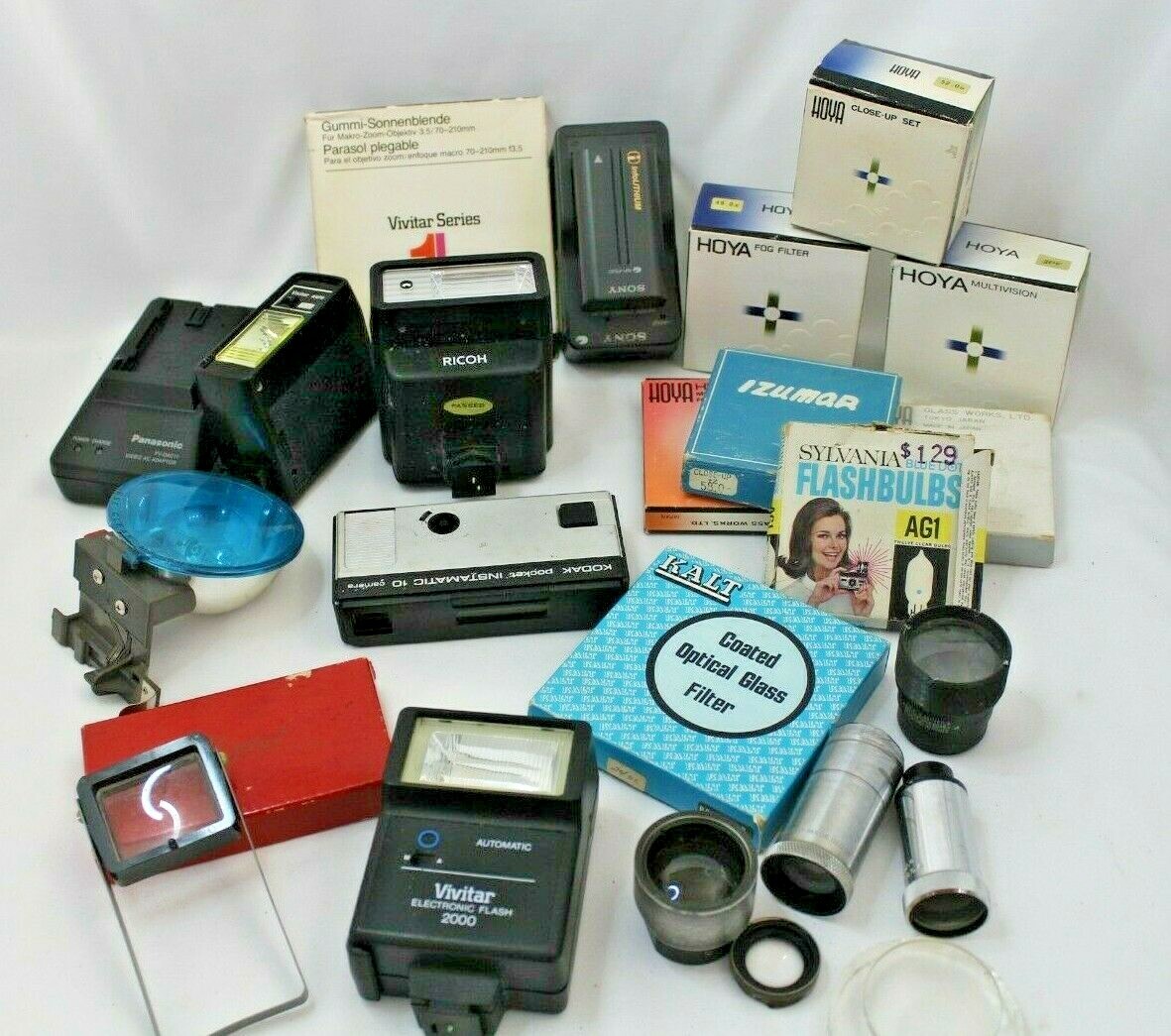 LOT OF VINTAGE CAMERA FILTERS, LENS, FLASHES AND ACCESSORIES -A
