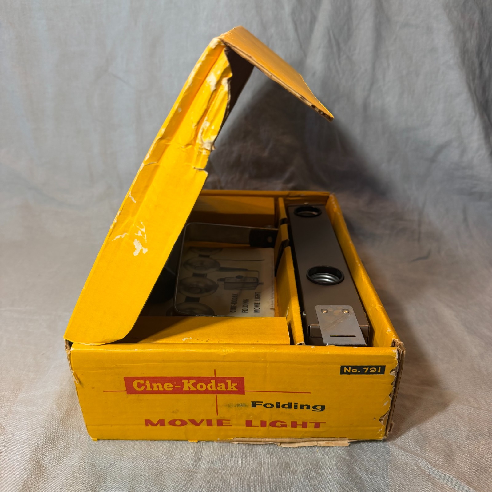 Kodak Cine Kodak Folding 4 Lamp Movie Camera Light Tested w Original Box 8mm