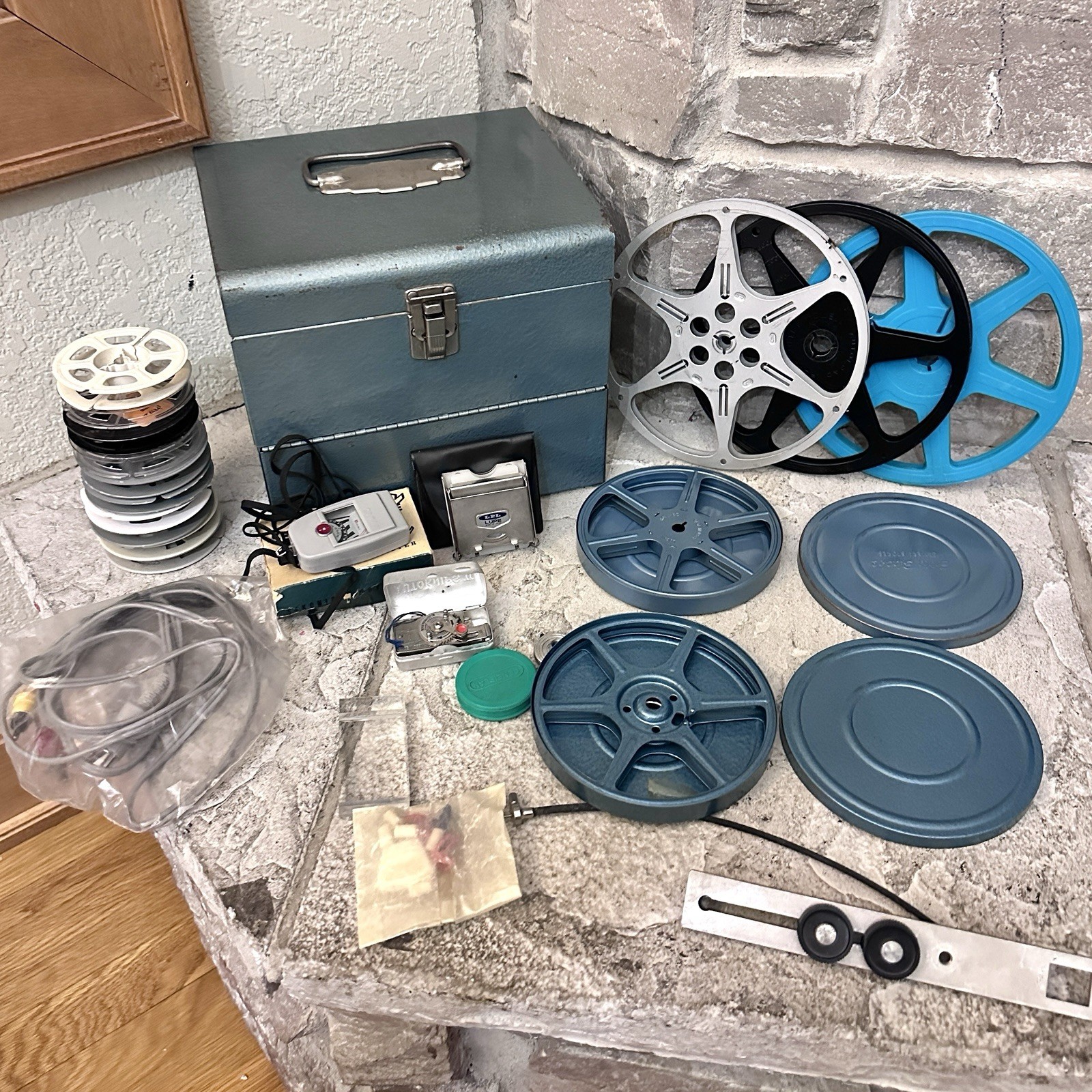 Vintage Logan De Luxe Movie Film 8mm 12-Reel Chest Autoknips Sekonic Meter Lot