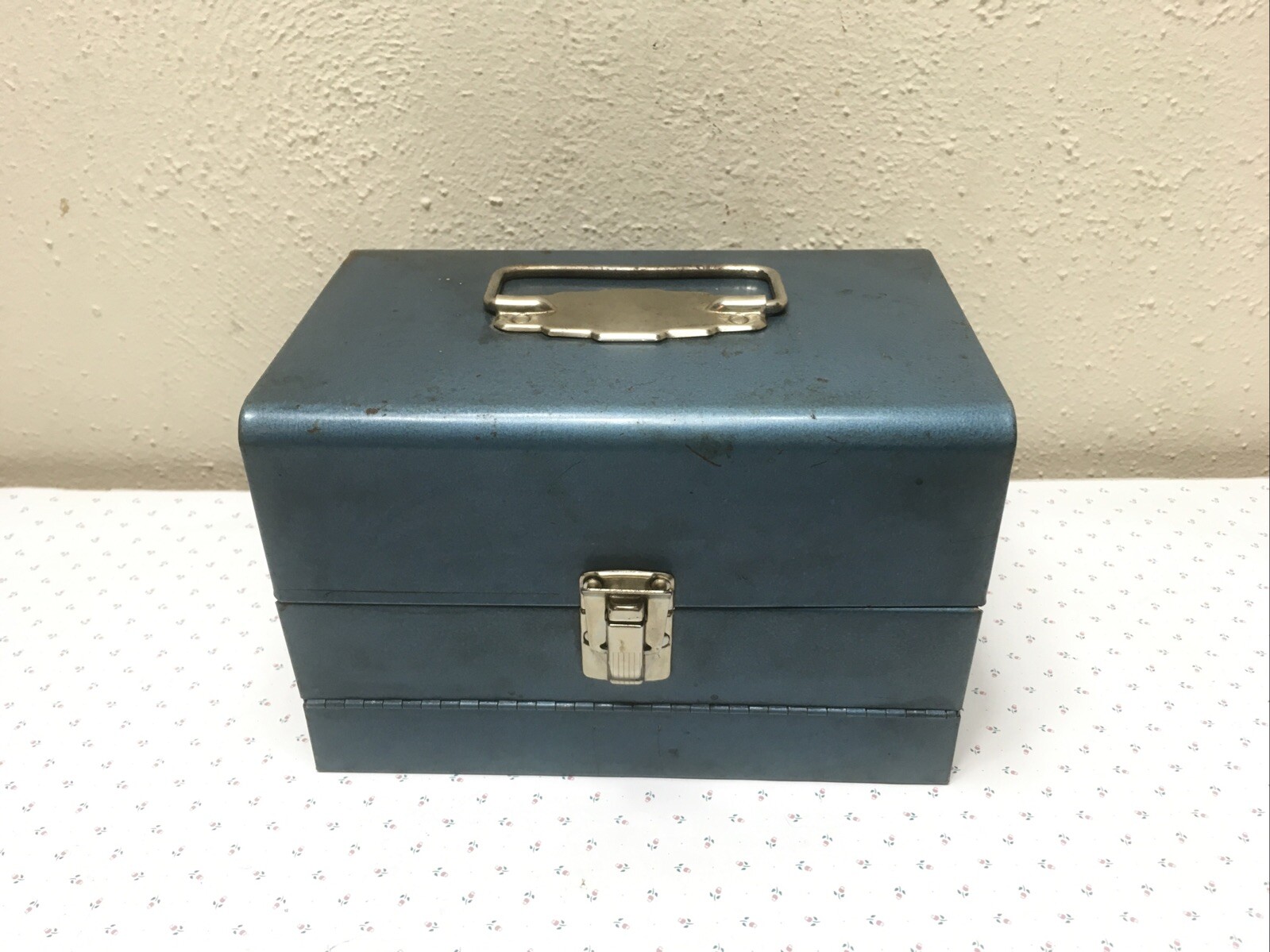 VINTAGE LOGAN DE LUXE METAL 8MM REEL-TO-REEL FILM CABINET CASE 12-REEL BLUE