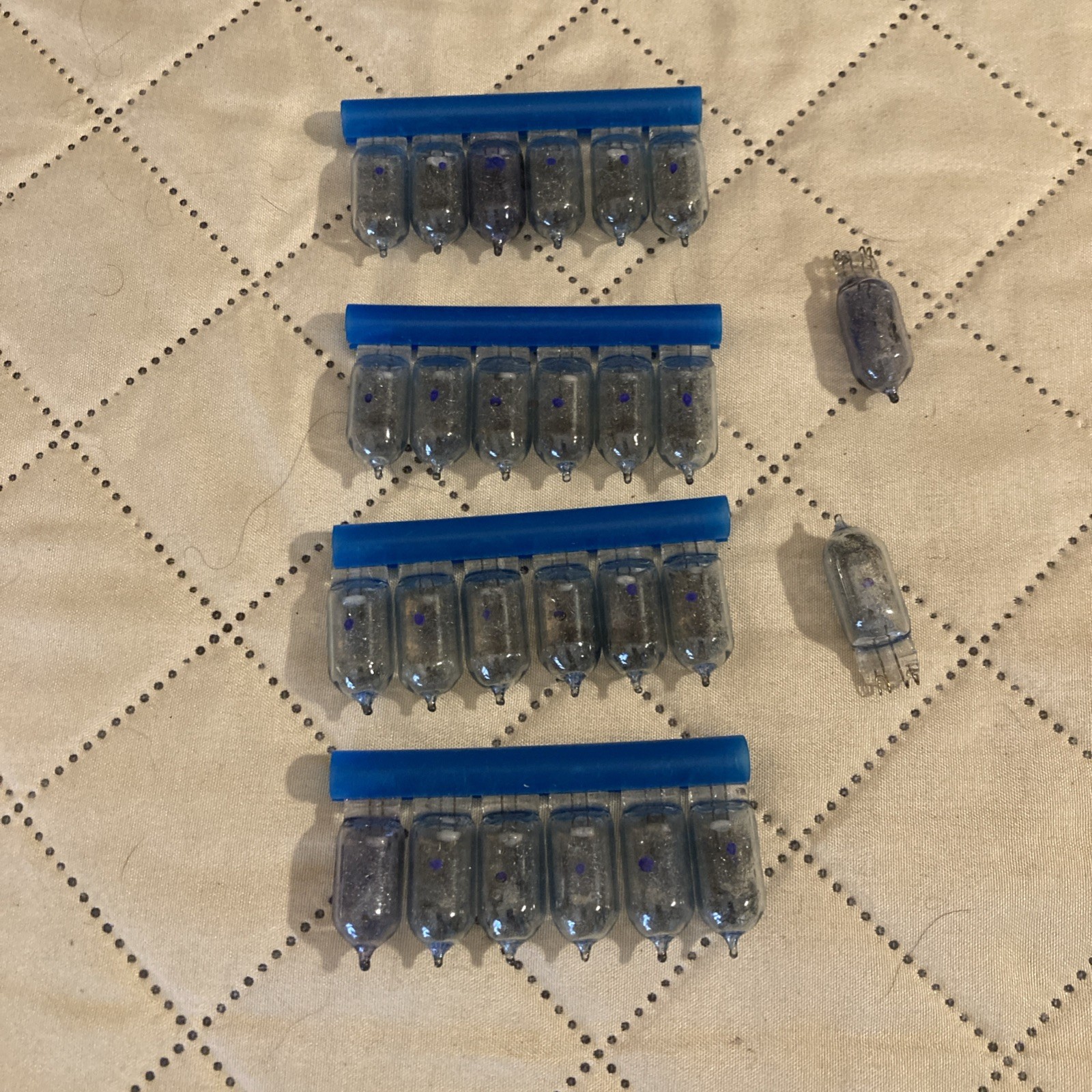 Vintage Sylvania AG-1 Blue Blue Dot Replacement Flashbulbs