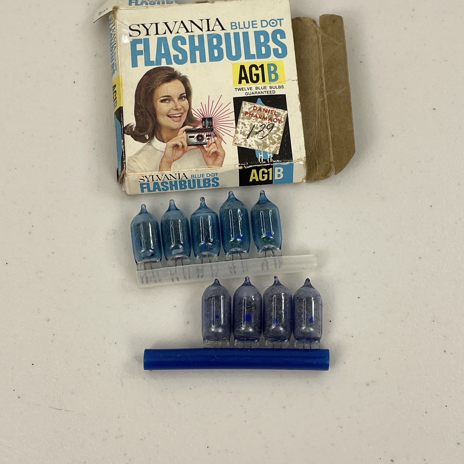 9 Sylvania Blue Dot Flash Bulbs AG1B In Original Box Vintage