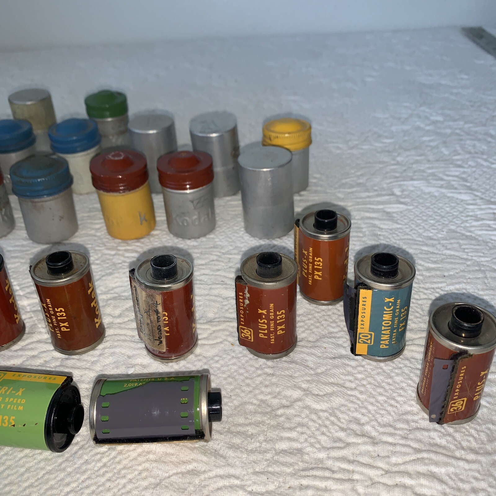 Vintage Metal 35mm Embossed Film Canisters w Lids Kodak + Film Roll Mixed Lot 18