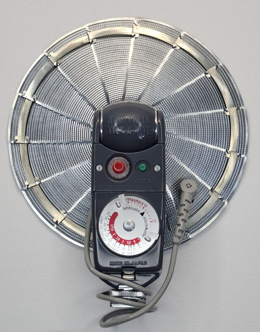 Vtg Honeywell Photo Products TILT-A-MITE Camera Flash Fan Fold Reflector w/ Case