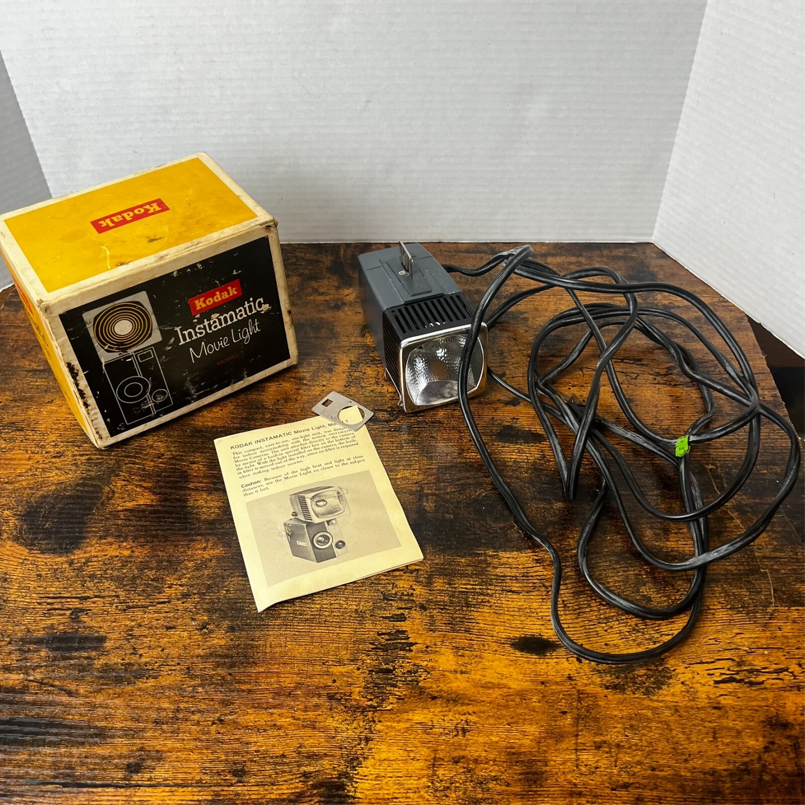 Vintage Kodak Instamatic Movie Light Model 1 No. D375 in Box Needs New Bulb