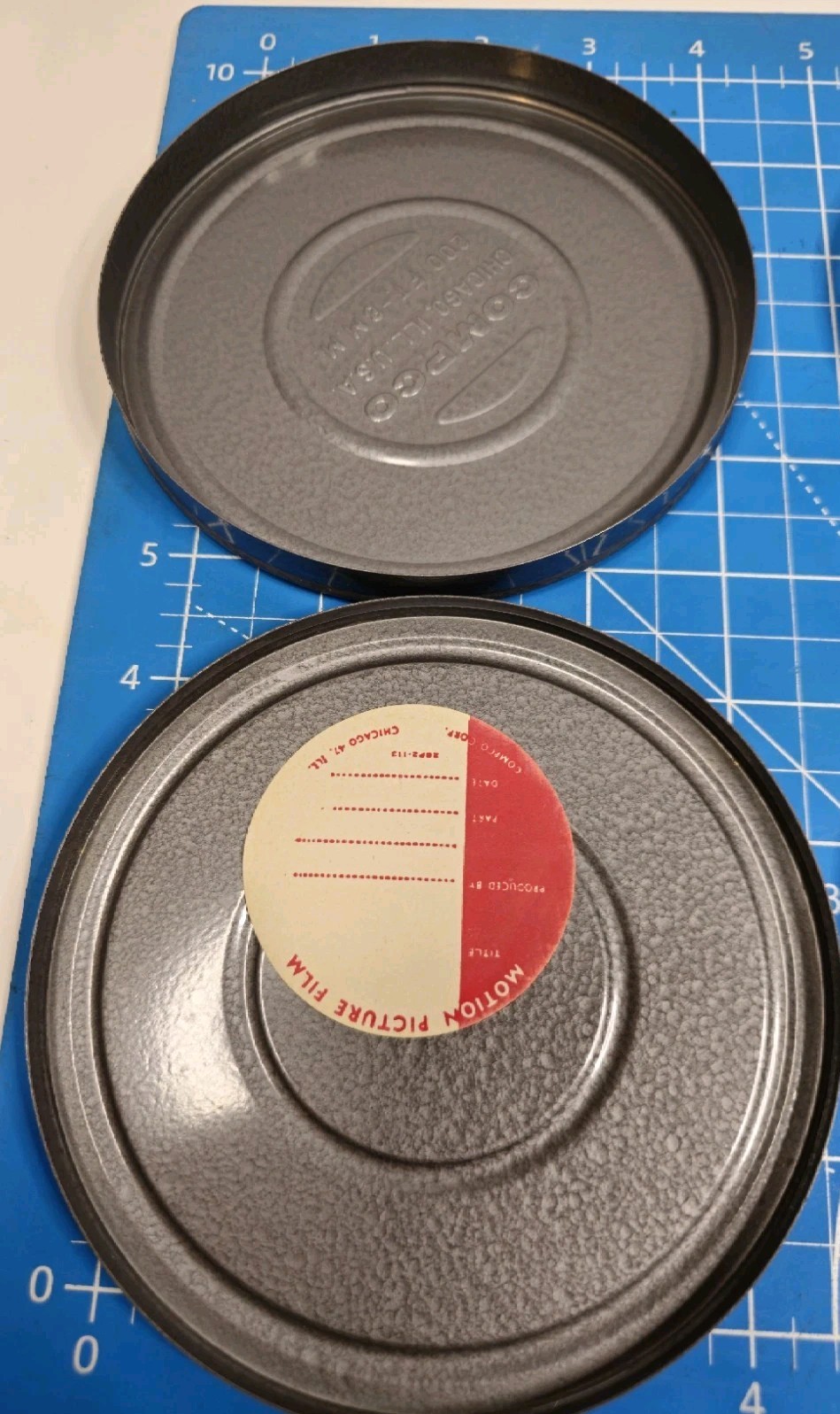 2 Vintage 8mm Movie Film 5” Empty Reels 200’ In Compco Canisters Collectible