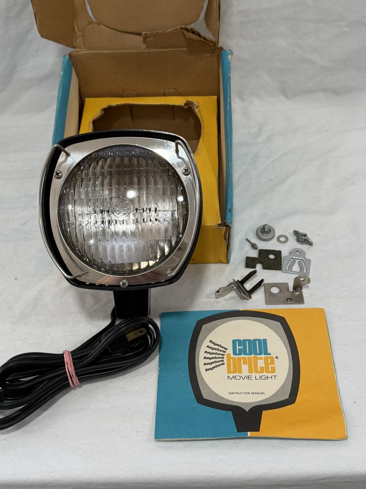 Vintage Keystone Cool Brite Super 8 Movie Camera Light w/Box Mounts Instructions