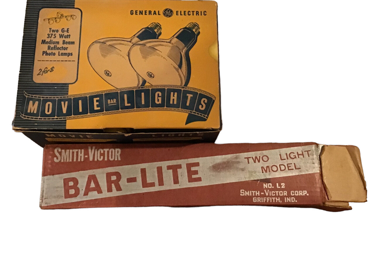 Vintage Smith-Victor Bar-Lite Photo Light Bar & General Electric 375 Watt Bulbs.