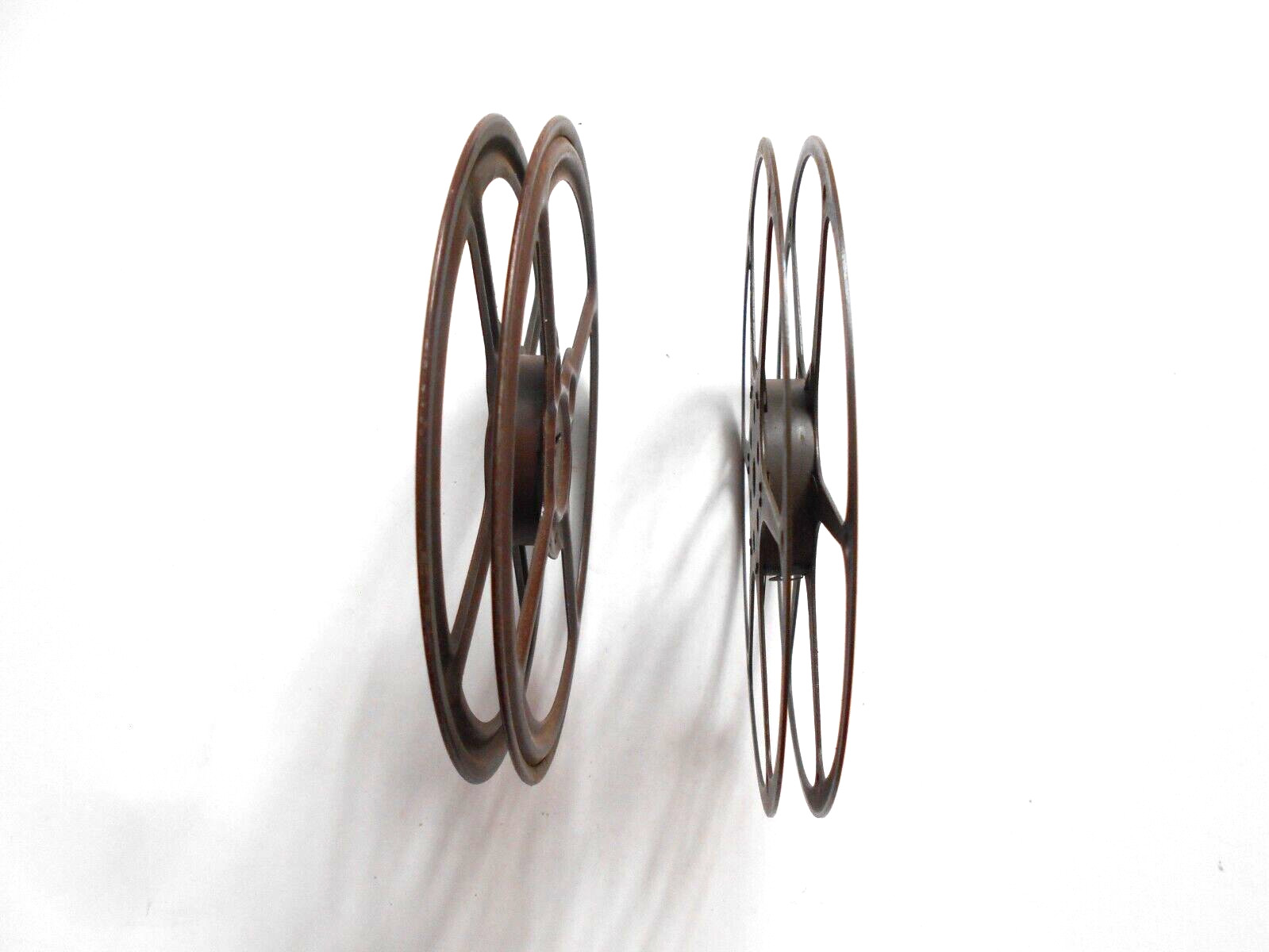 2 – 5″ Unbranded Metal Regular 8mm 200 ft. reels & Cans