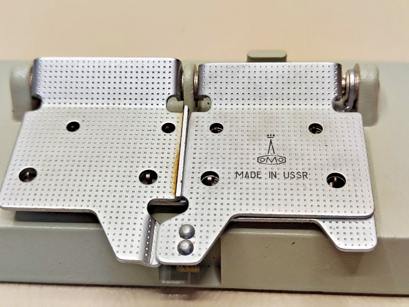 Press MPP-4 for editing, cutting and gluing 8mm, 16mm film, “super” and regular