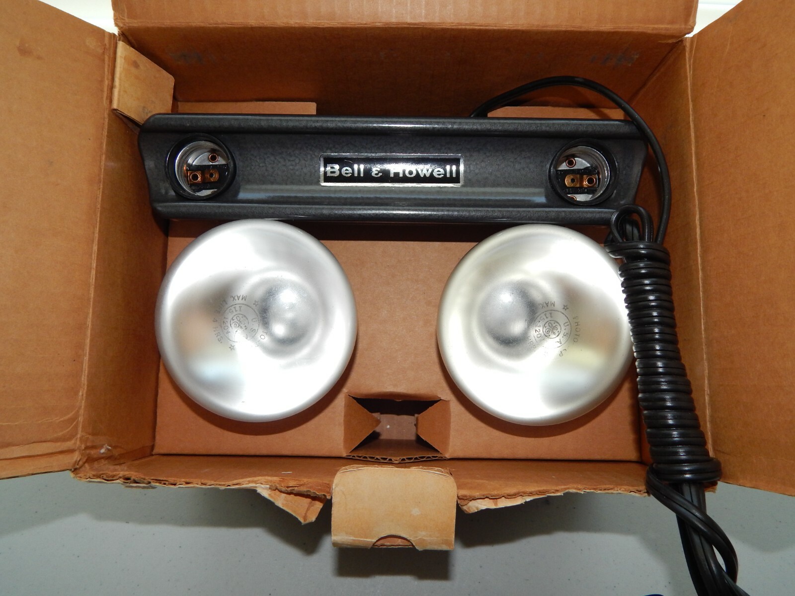 Vintage Bell & Howell Two Bulb Lighting Photo Equipment w/ Box Fully Functioning