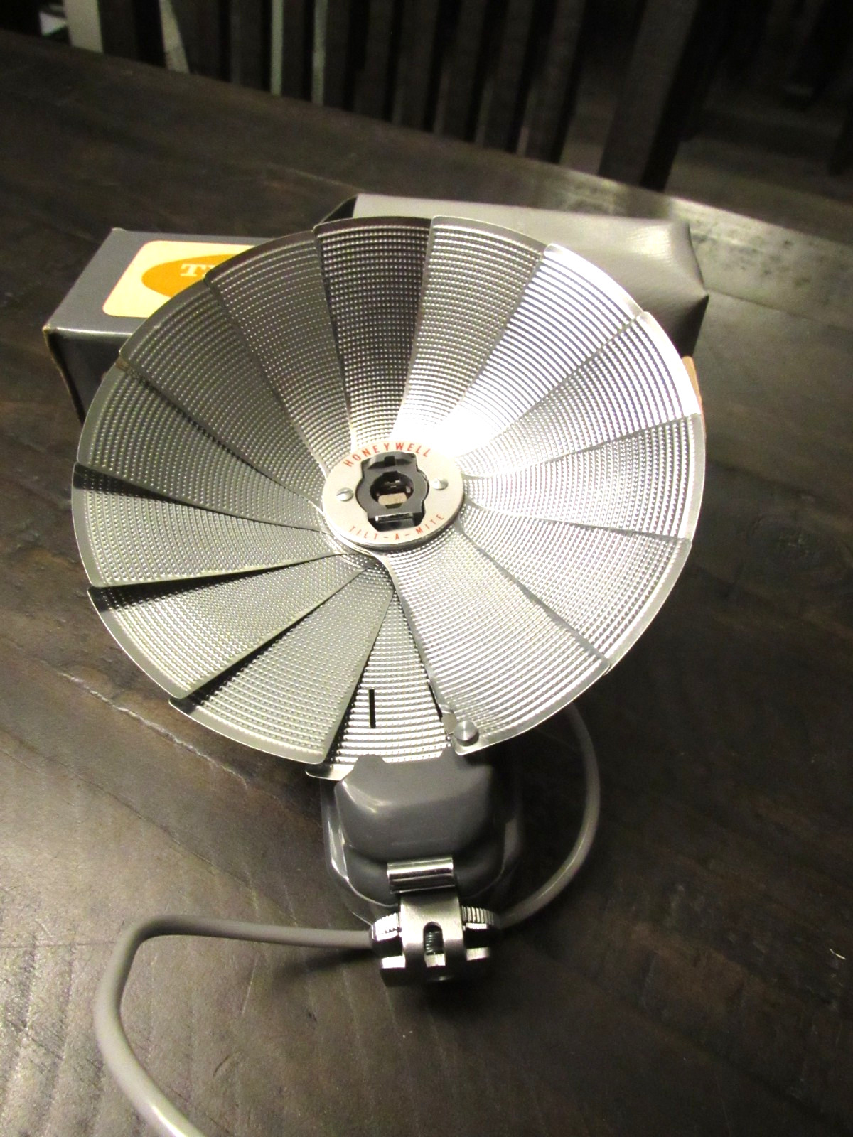HONEYWELL TILT-A-MITE Camera Flash Unit Collapsible Fan Style w/ Case And Box