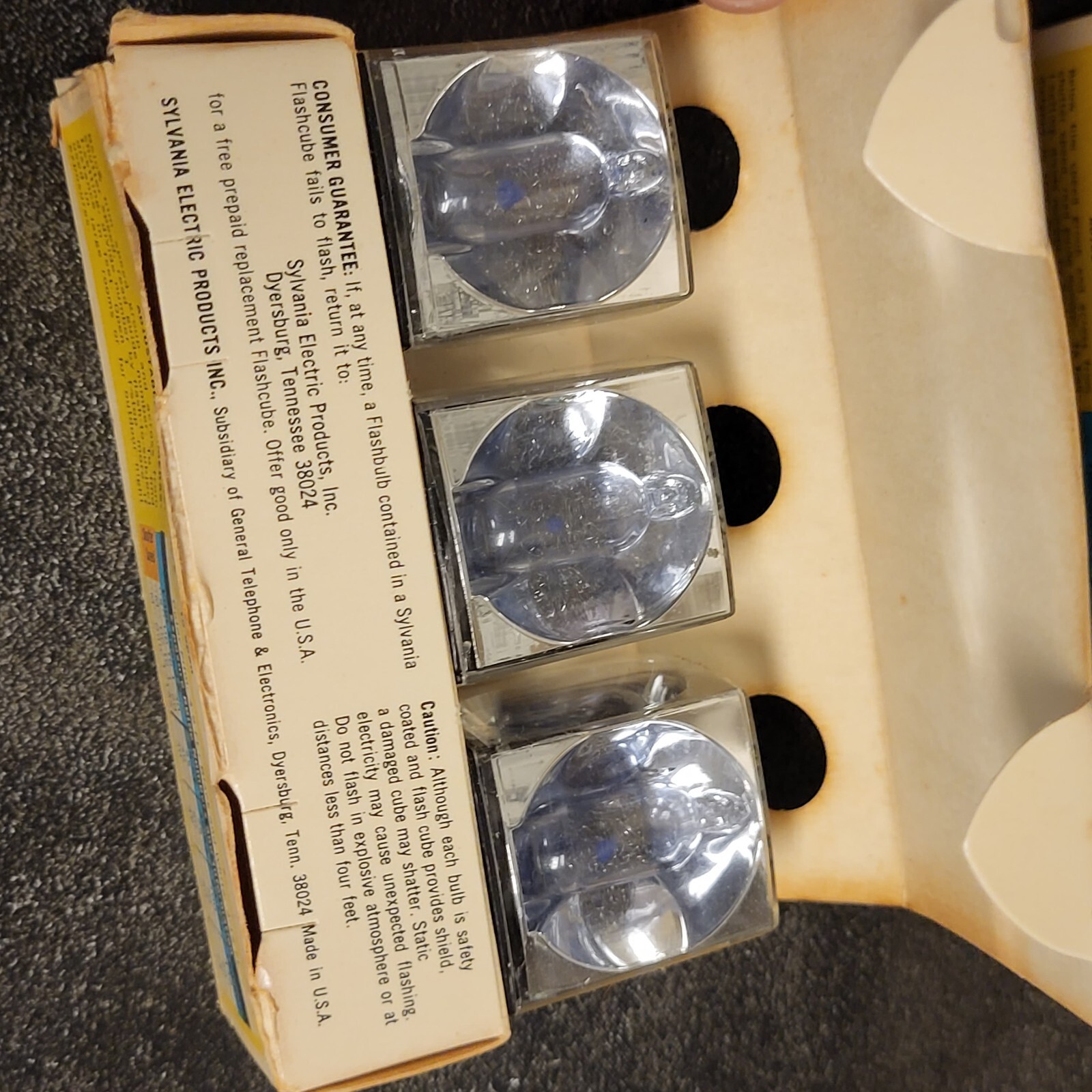 VINTAGE LOT OF 2 THREE PACKS SYLVANIA BLUE DOT FLASHCUBES 24 FLASHES Total NEW
