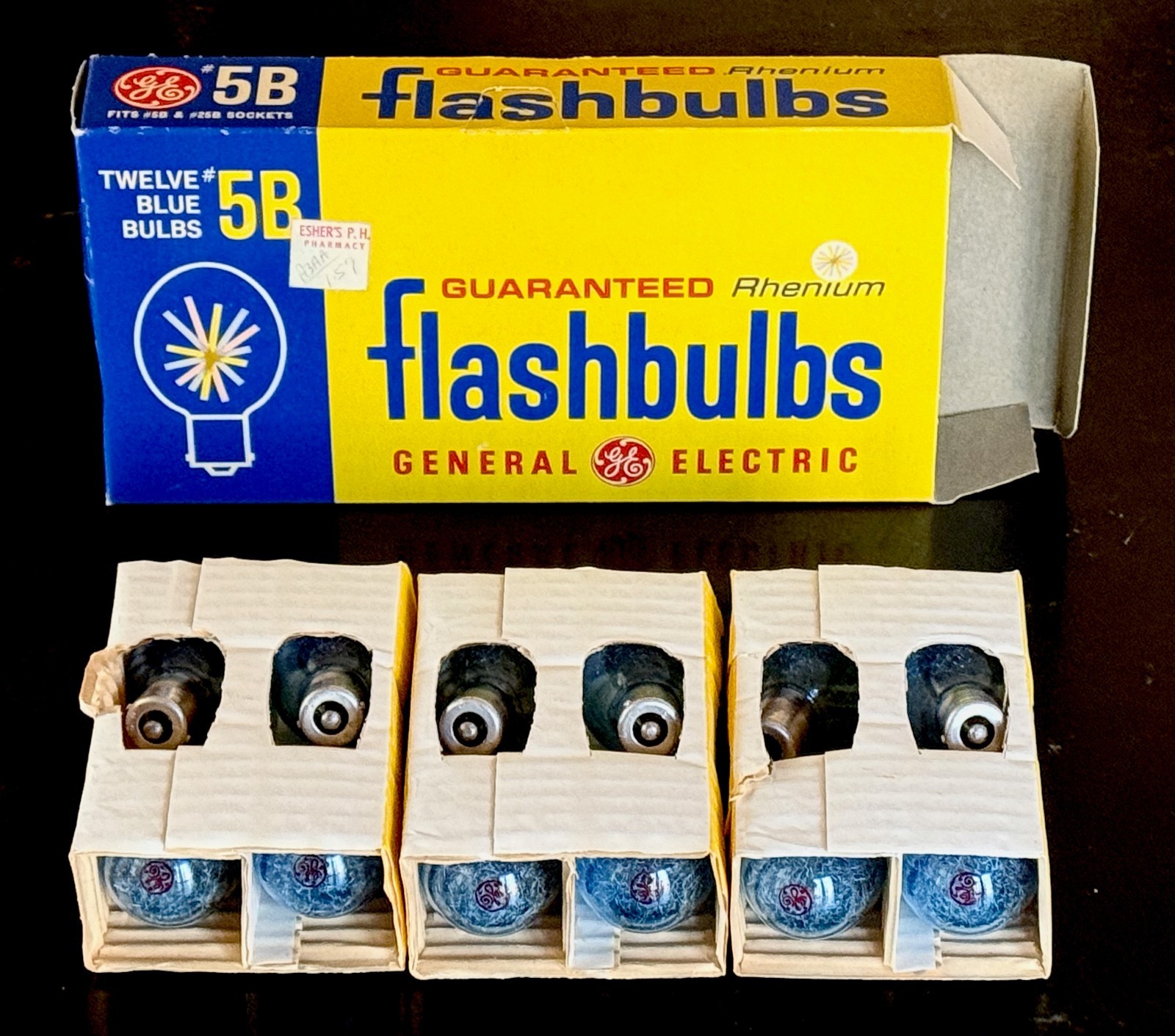 Vintage General Electric Blue Rhenium Flashbulbs / Box of 12 Unused / #5B