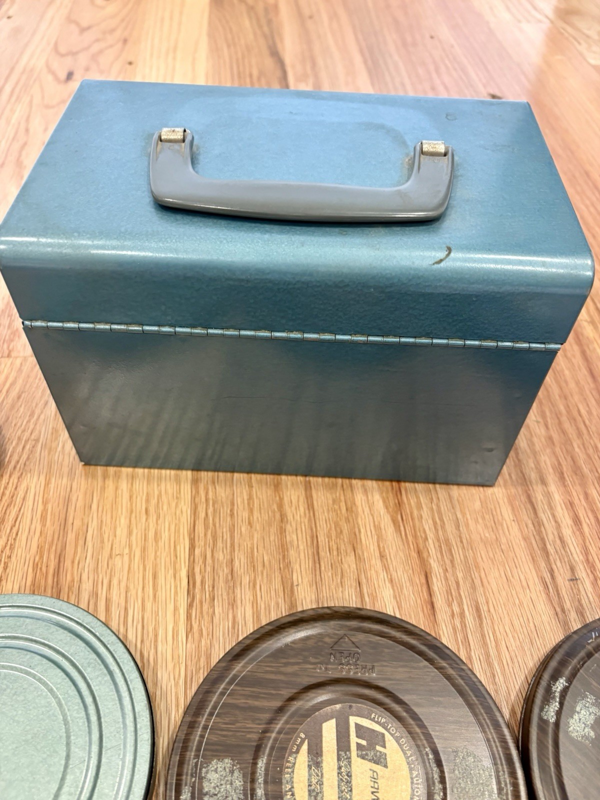 Lot Of 8 Vintage 5” 8mm Metal Film Reel Cases With Blue Metal Locking Case