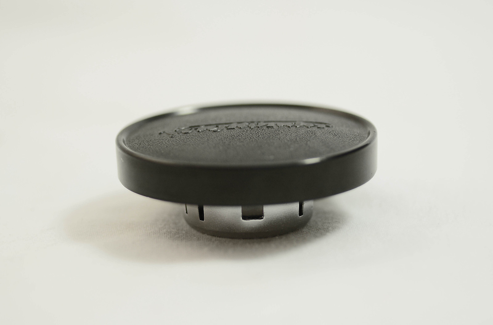RARE VINTAGE VOIGTLANDER PROMINENT CAMERA BODY CAP (MINT)