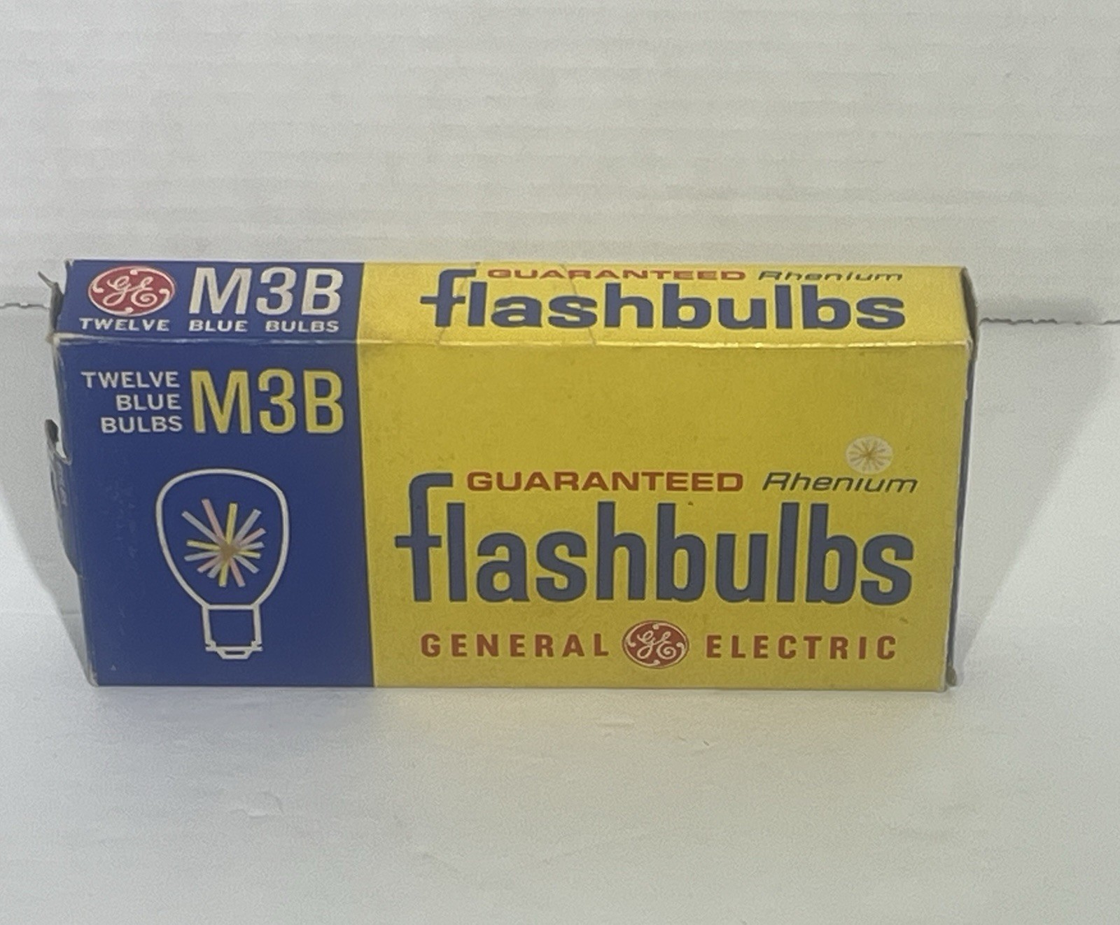 Vintage GE M3B Blue Bulbs RHENIUM 11 FLASH Bulbs Open Box MOVIE PROPS USA