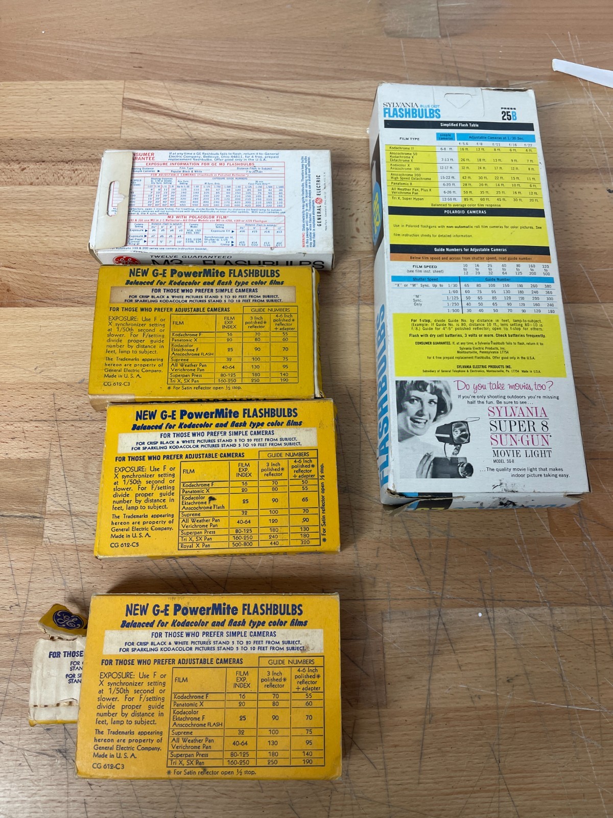Vintage Flashbulb Lot GE PowerMite M2 M3 & Sylvania Blue Dot 25B Camera Bulbs