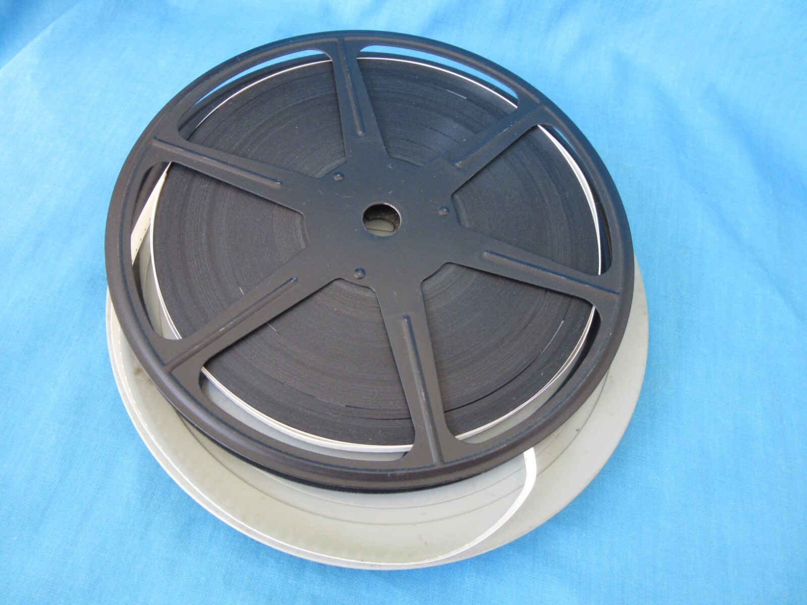 Super 8mm 400ft (7in) Movie Film Reel and Can with Amateur Movies