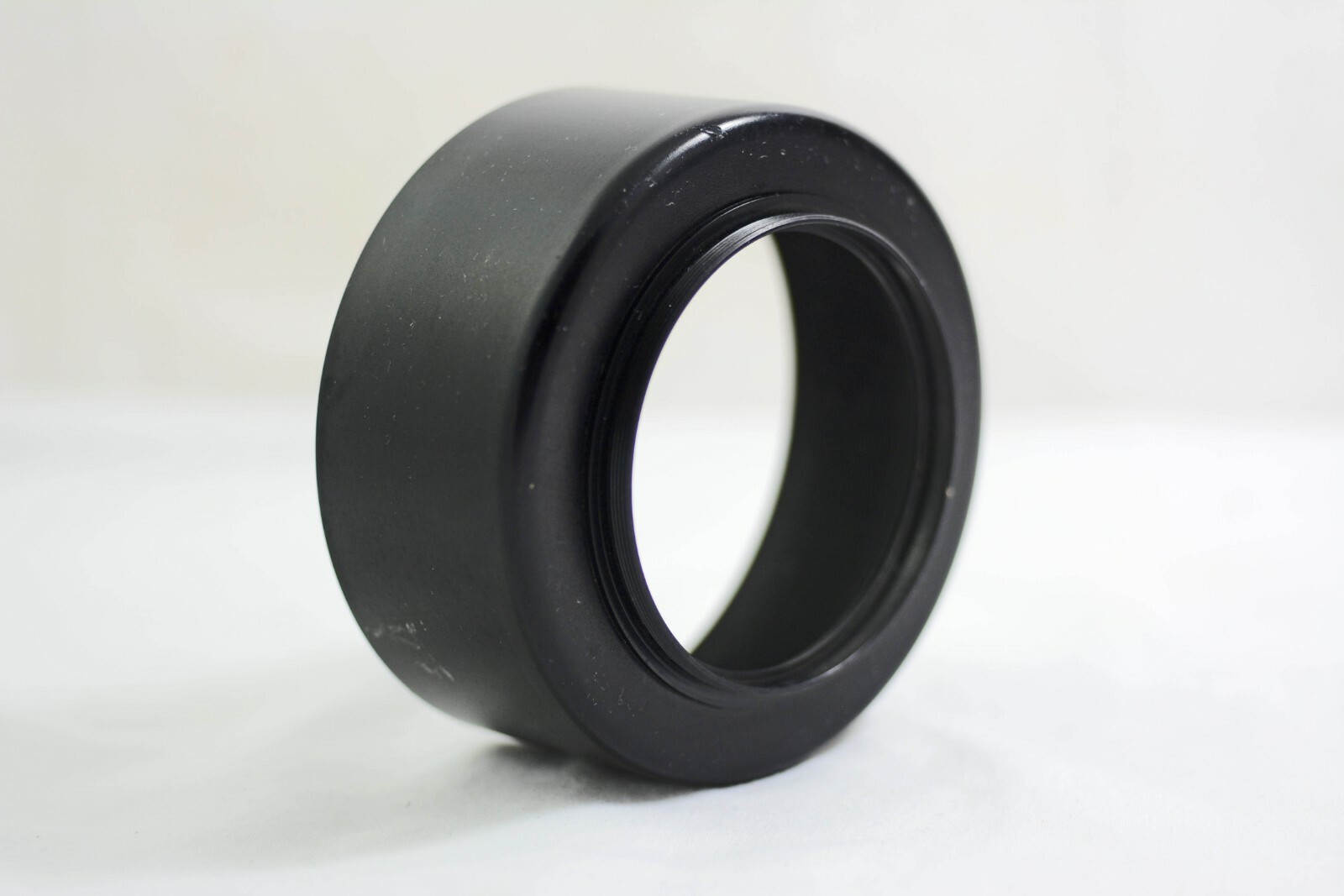 VINTAGE TIFFEN SERIES 8 SCREW-ON BLACK METAL CAMERA LENS HOOD