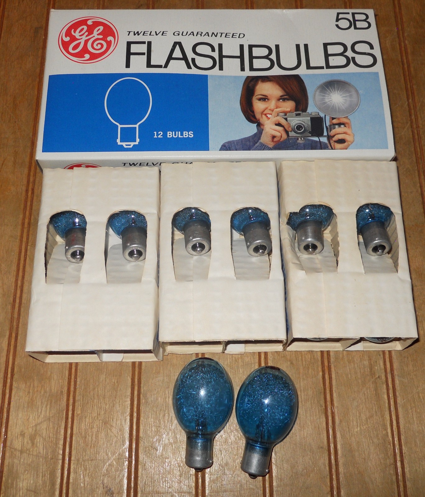 Vintage General Electric GE 5B Flash Bulbs For Camera Blue Box of 12+2 Unused