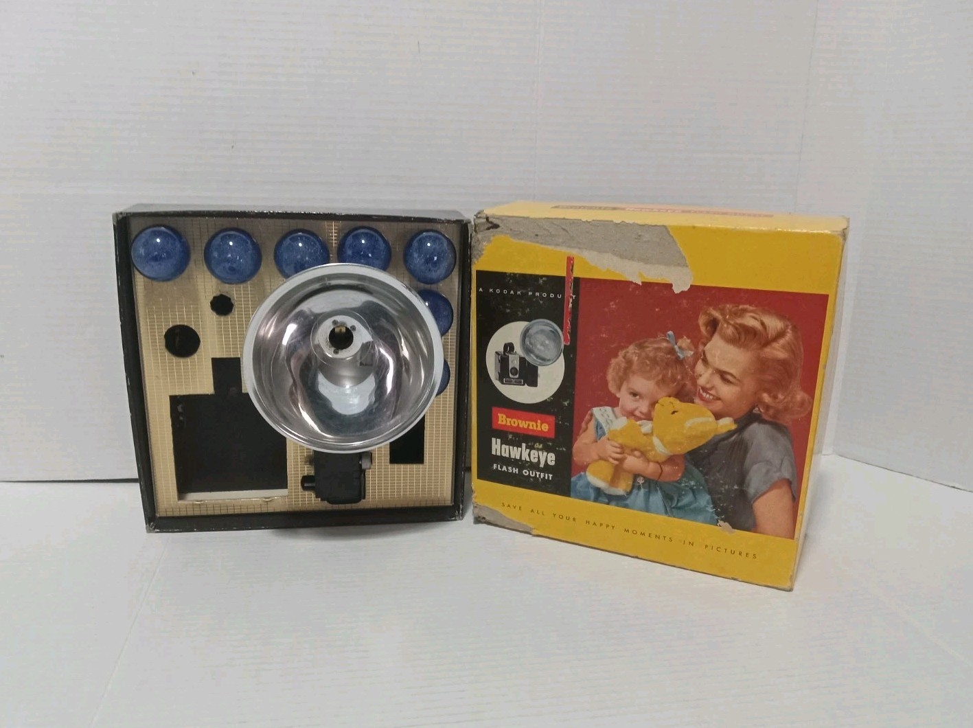 Vintage KODAK KODALITE 5-1/4″ Flasholder With 7 Bulbs & Original Box!