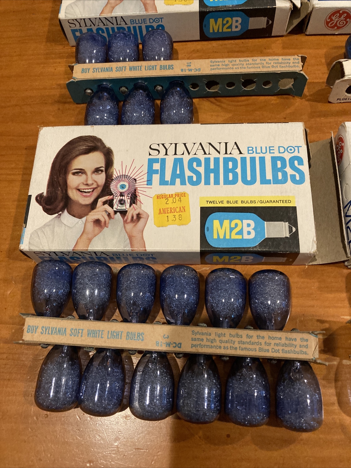 Flashbulb Lot of 37 GE Sylvania Blue Dot M2B Flashbulbs vintage camera box lot