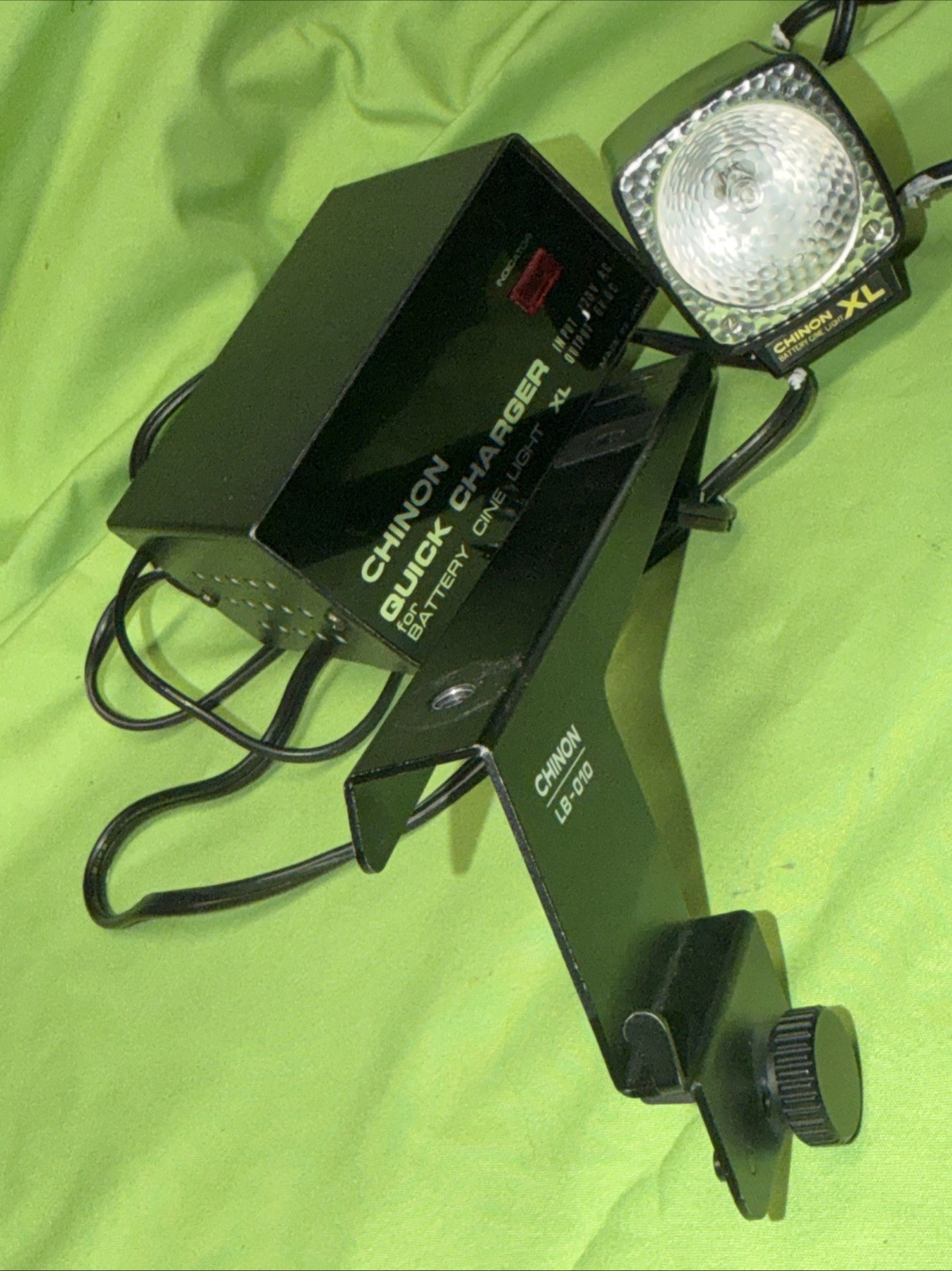 Chinon Quick Charger For Battery Cine Light XL for Parts w/ Accessories