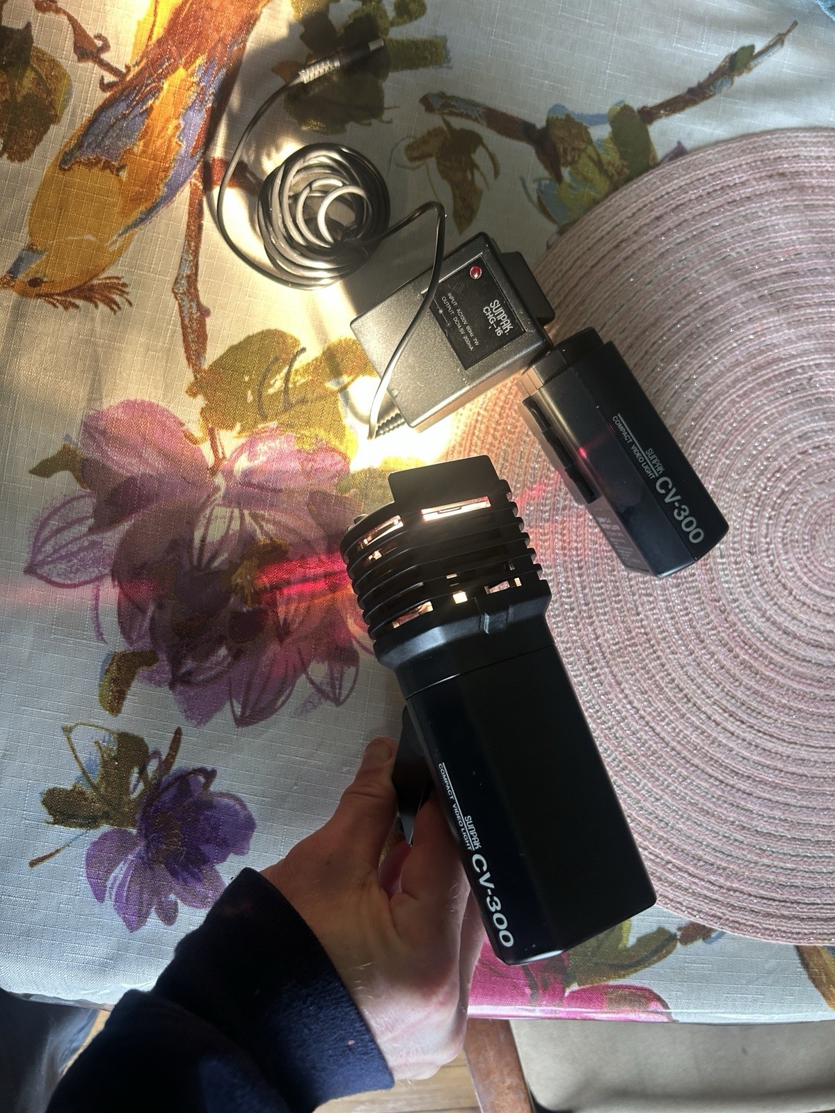 Vintage Sunpak Auto CV-300 Auto Video Camera Light 2 CL-5 Batteries A/C Charger