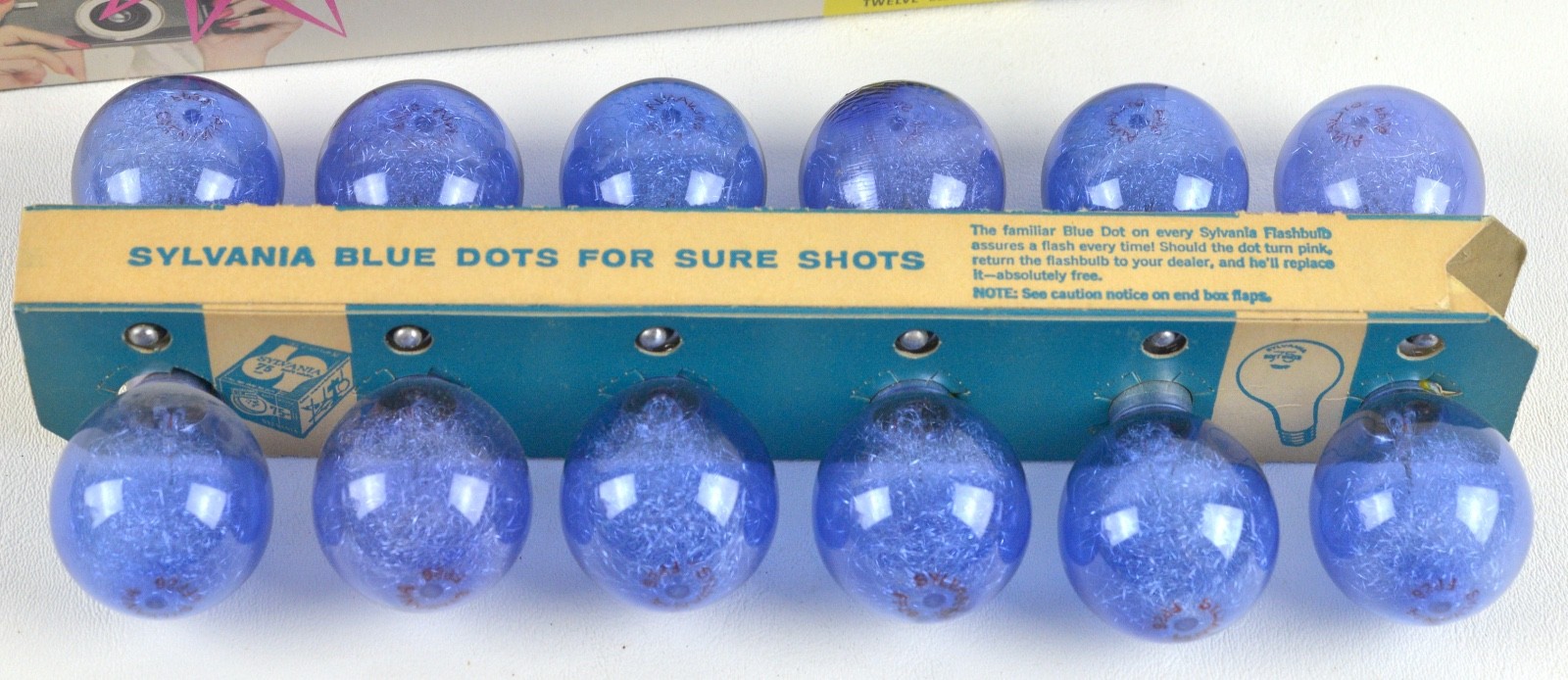 Vintage Sylvania Blue Dot FP 26B Flashbulbs Blue Color 12 Unused Original Box