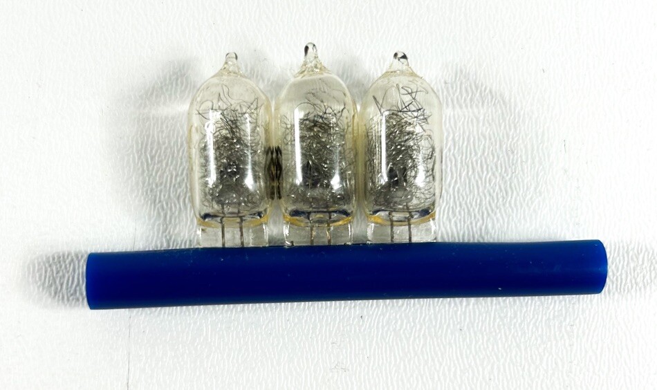 Vintage Sylvania Flashbulbs Blue Dot # AG1 Only 3 Bulbs in Package Decor