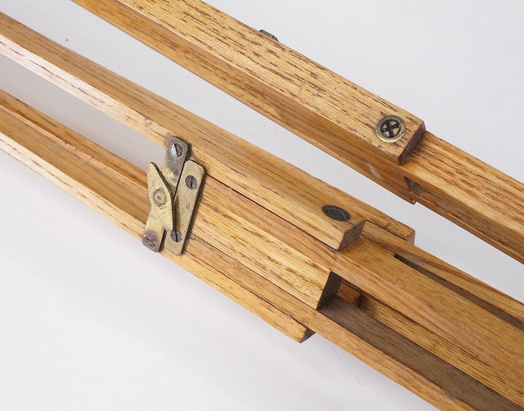 TRIPOD, WOODEN, STANDS ROUGHLY 48 INCHES TALL WHEN EXTENDED/227292