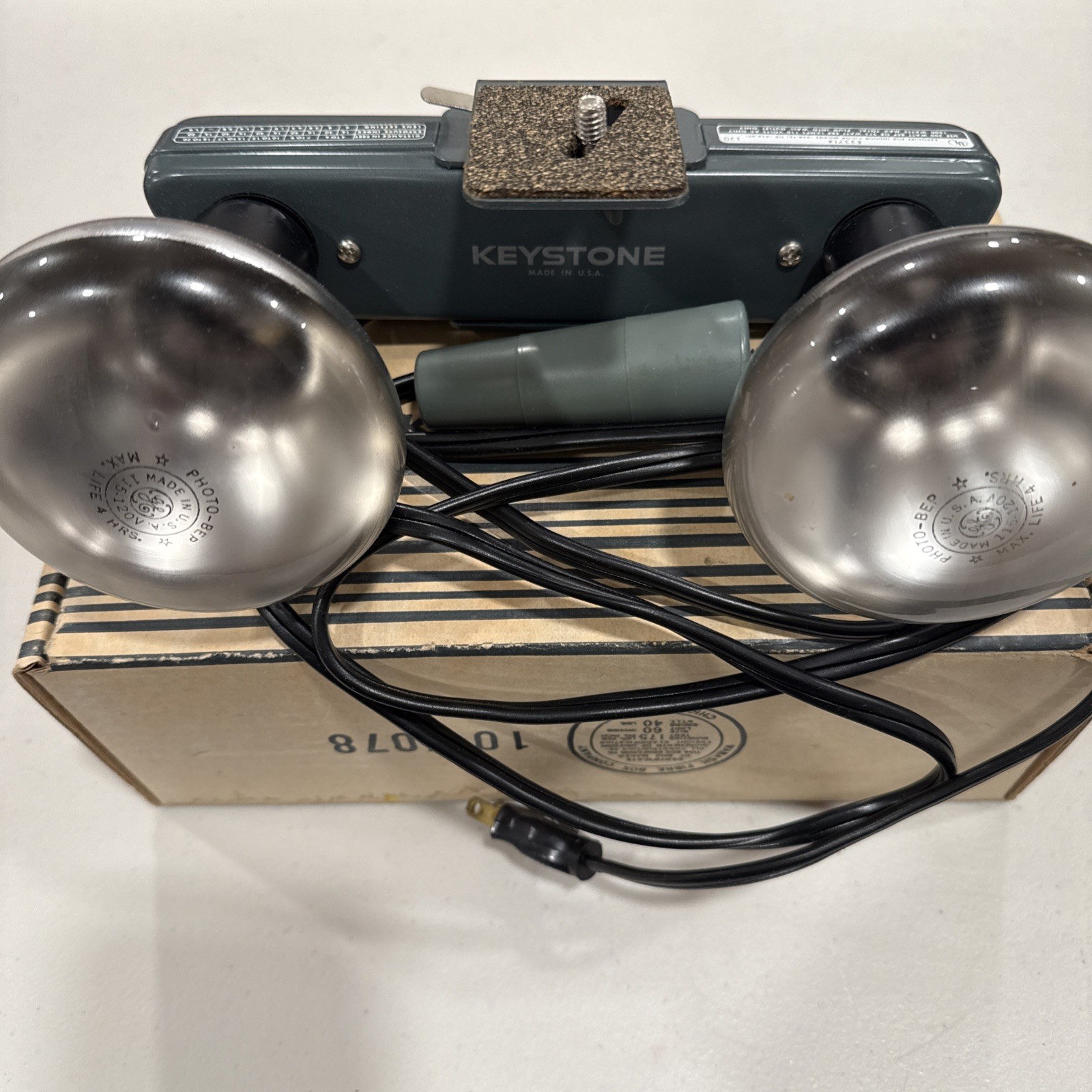 Vintage Keystone Twin Bulb Movie Light – #E23714 Works