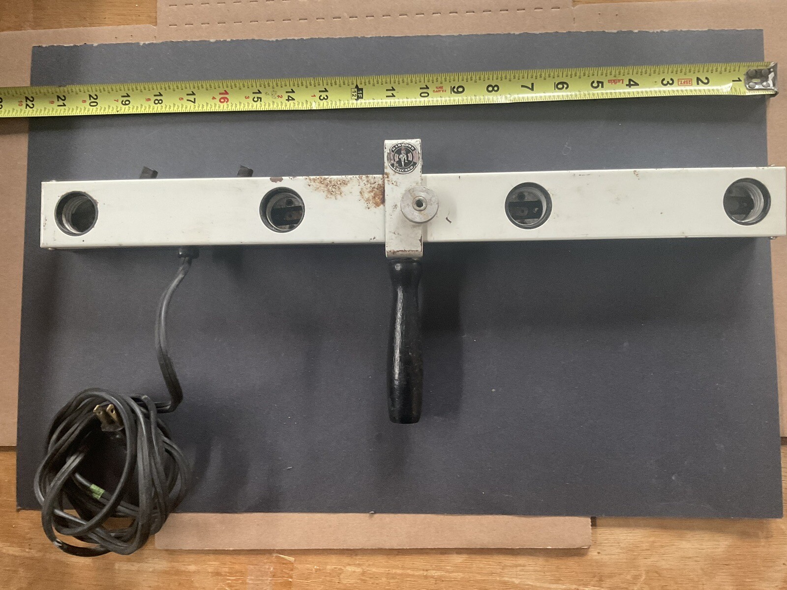 Harwood Photo Folding 4 Light Bar With Handle And Tripod Bracket Vintage. Works