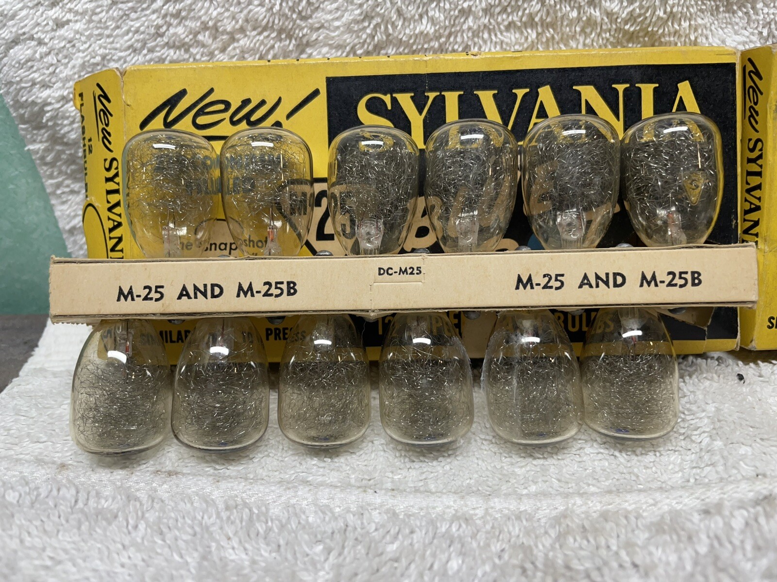2 Boxes Of Sylvania Blue Dot M25 Zirconium Filled Superflash Bulbs 12 In Each Bx