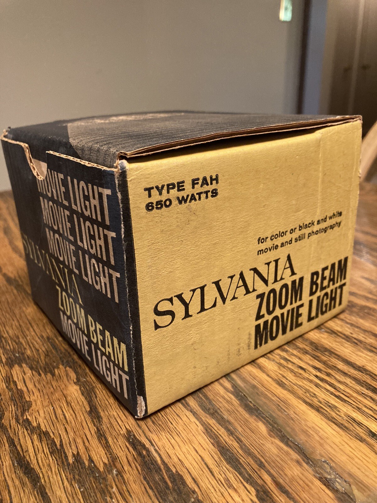 SYLVANIA Zoom Beam Movie Light NOS Type FAH 650 Watts 120 V USA Made RARE!