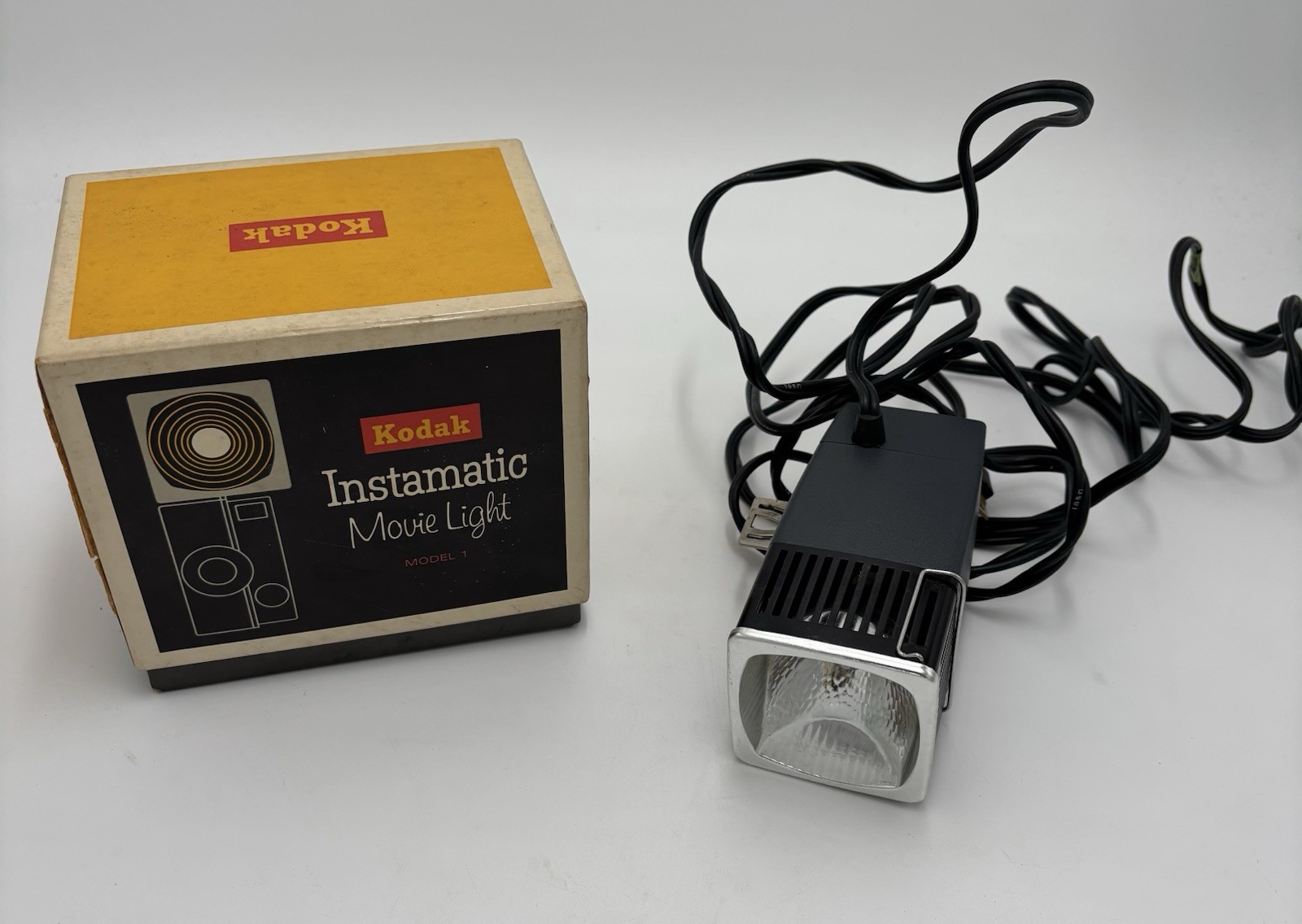 Vintage Kodak Instamatic Movie Light Model 1 # D375 Tested Working Original Box