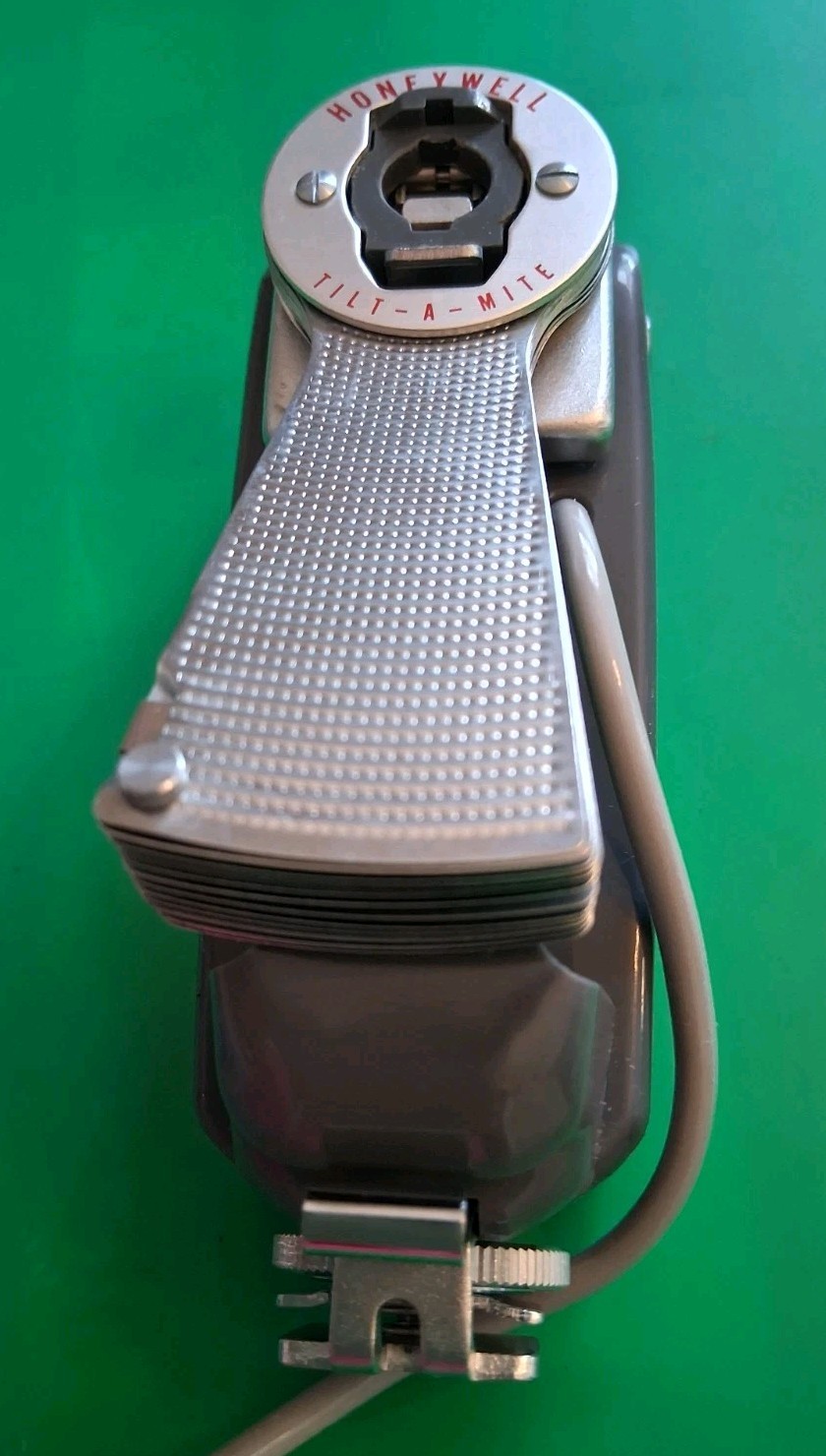Vintage Honeywell Tilt-A-Mite Flash Unit With Case CAT. NO 219 Photography Flash