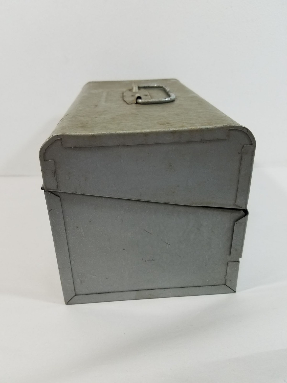 Metal 8mm Movie Film Reel Can Storage Box Slotted 13 Slots For 5″ Reel Cans Vtg