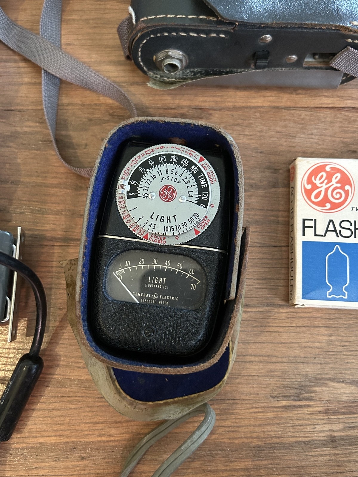 Lot of Vintage Photo Flashes, Flash Bulbs, Projector Bulbs – Untested
