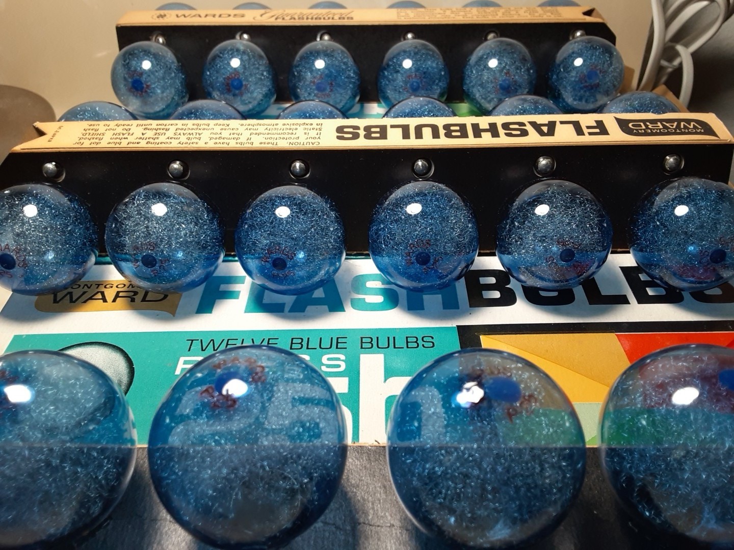 3 packs Vtg Montgomery Ward No. 67-3126 Press 25B blue flashbulbs 35 bulbs