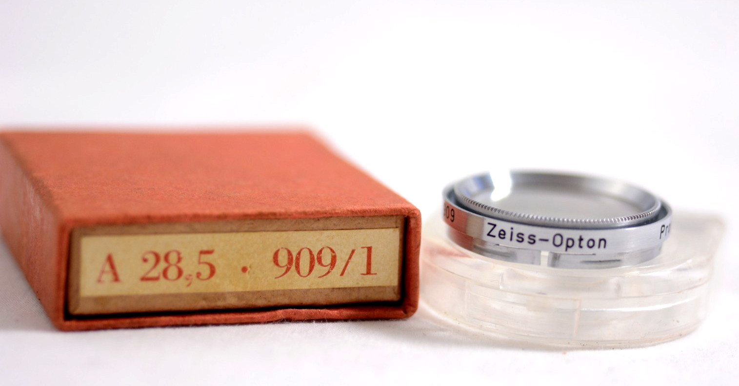 VINTAGE ZEISS-OPTON PROXAR 28.5MM F 1m CLOSE-UP LENS 909 WITH CASE / BOX (MINT)