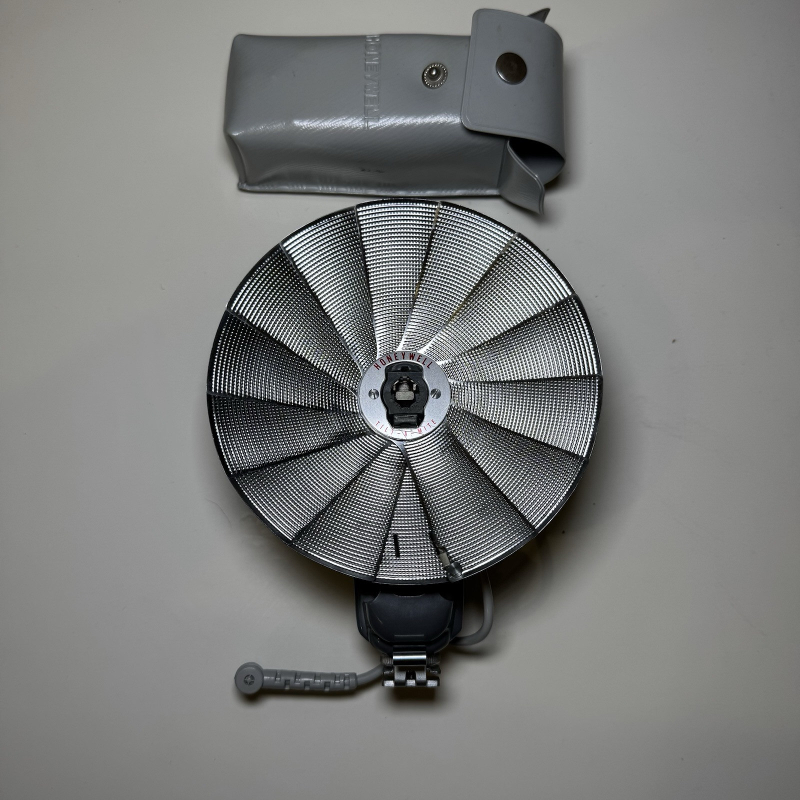 Vintage Honeywell Photo TILT-A-MITE Camera Flash Unit Collapsible Fan NOS & Case