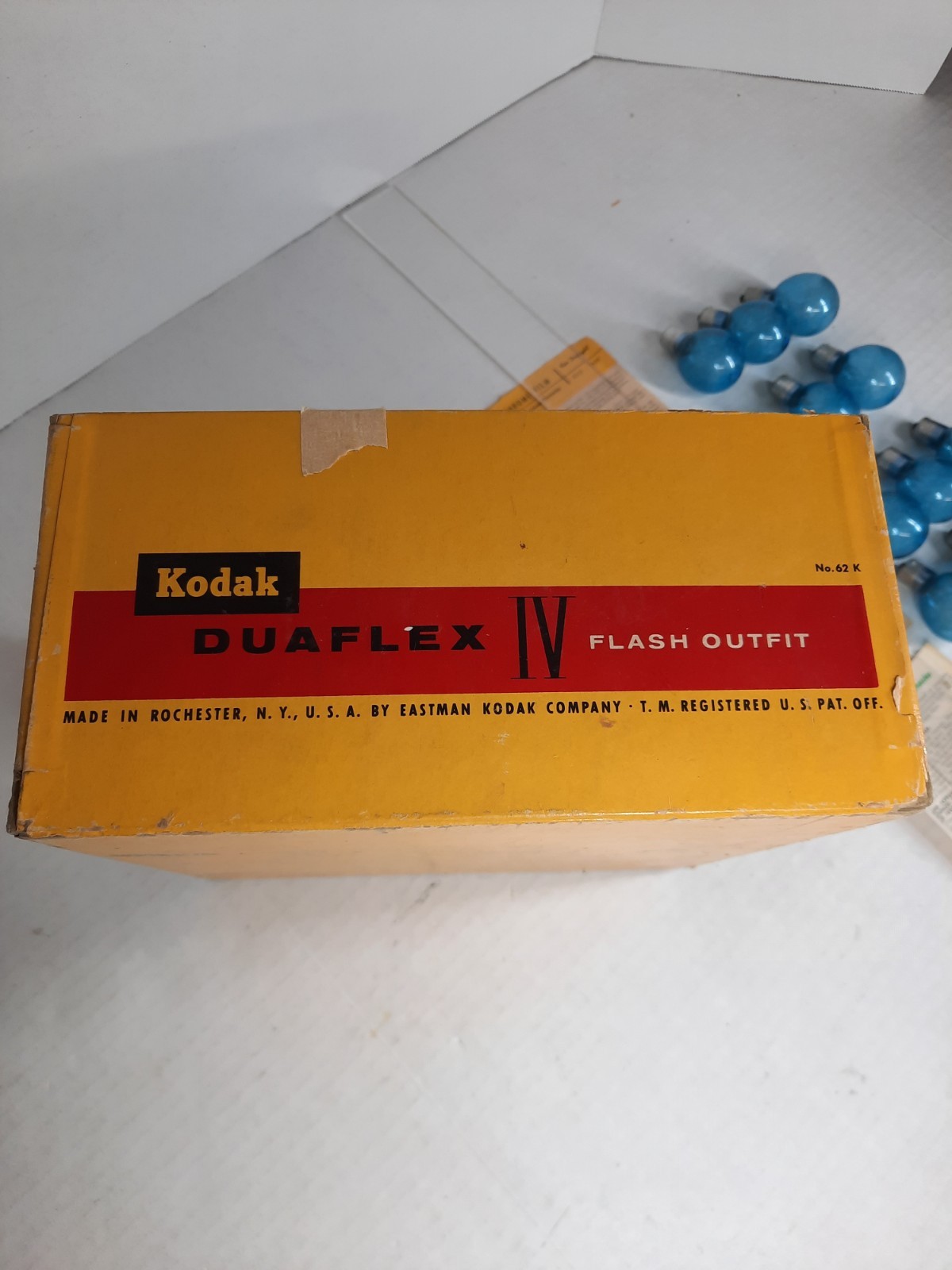 Vintage SYLVANIA P25 Clear /Blue Flash Light Bulb Kodak DuoFlex IV Box Camera