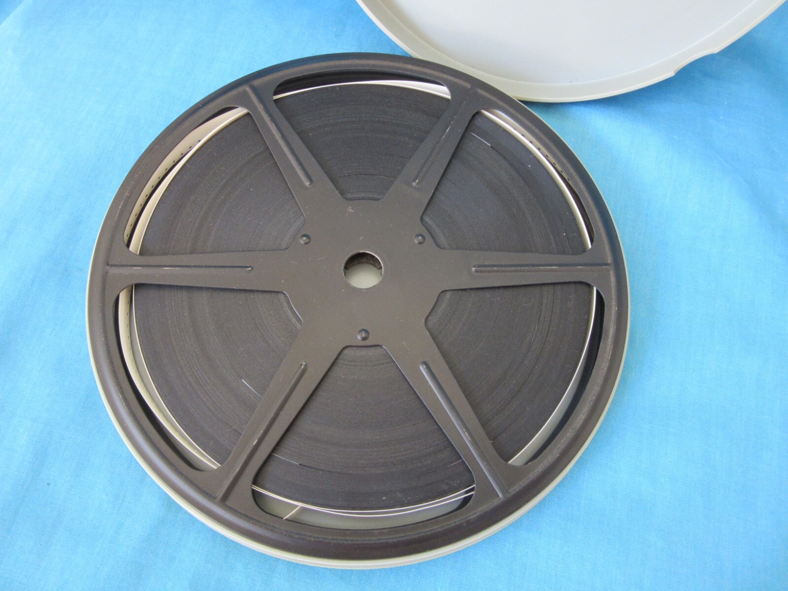 Super 8mm 400ft (7in) Movie Film Reel and Can with Amateur Movies
