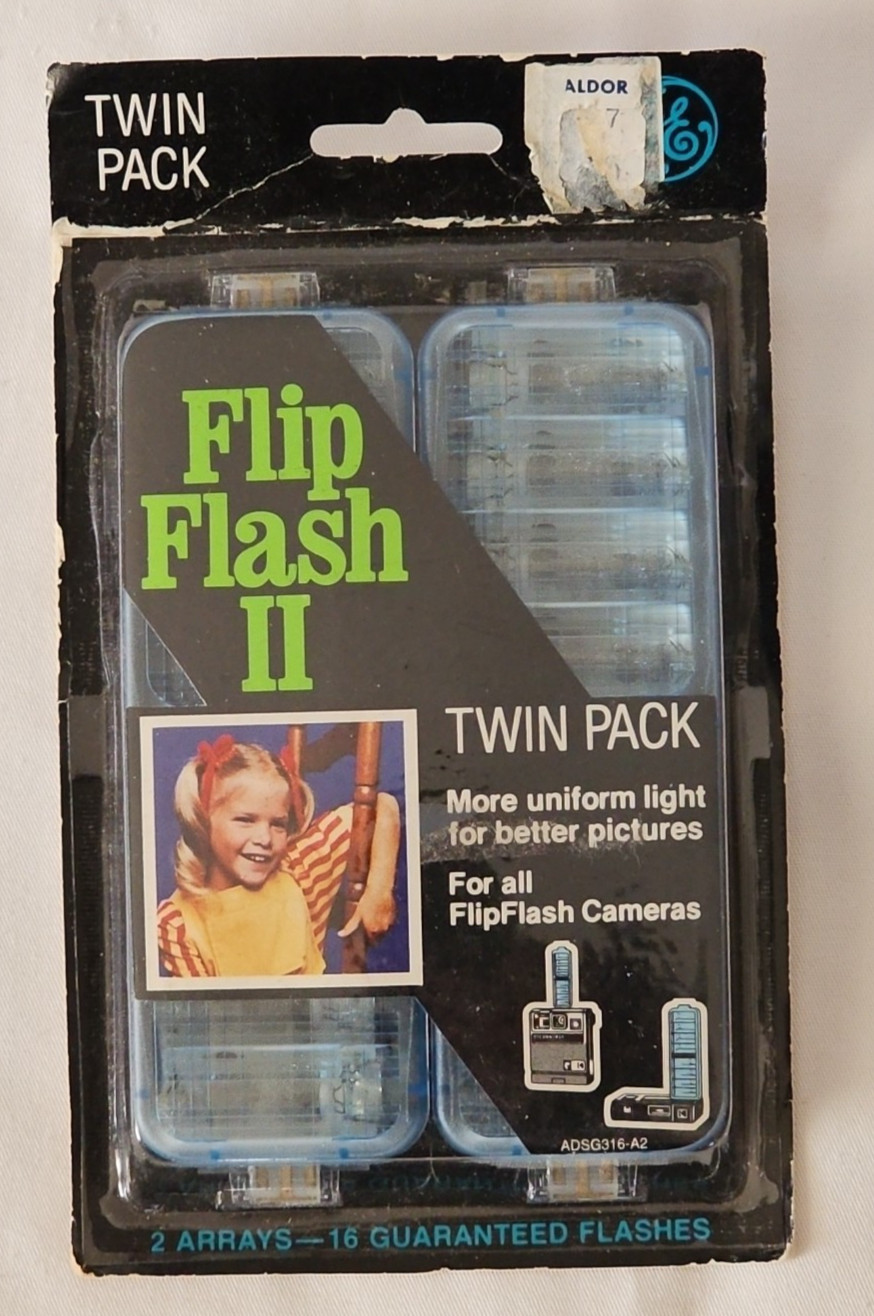 GE Flip Flash II Twin Pack Original Packaging 16 Flashes New Old Stock