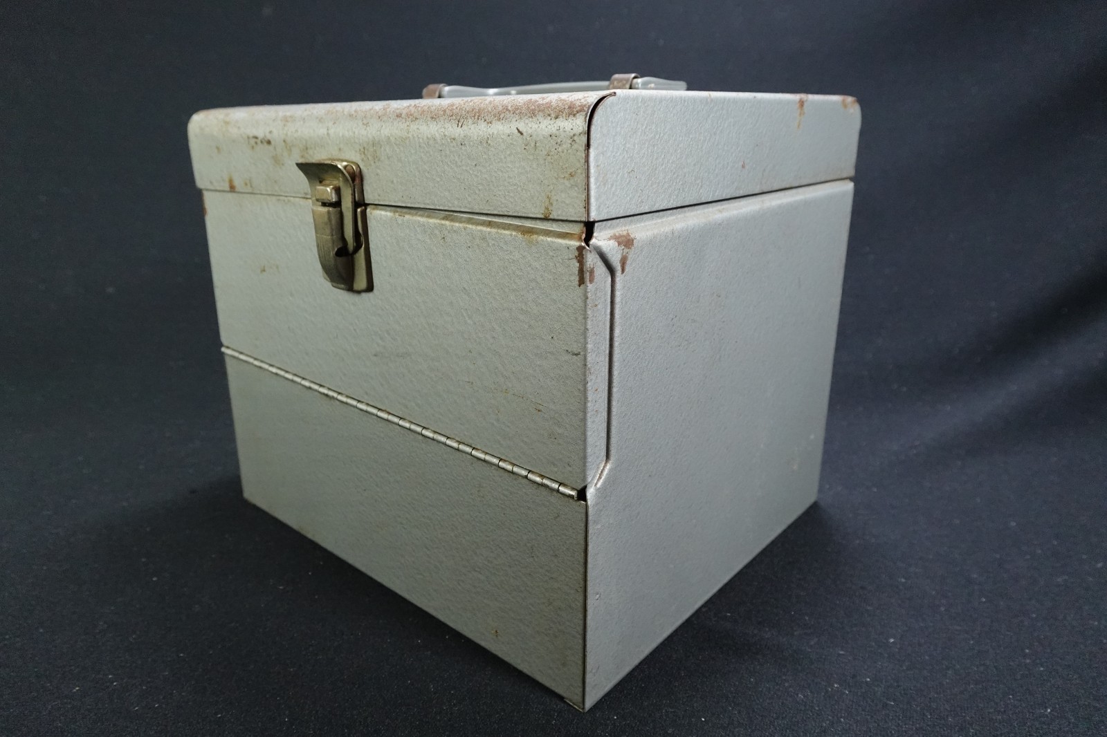 1960 Logan De Luxe Movie Reel Chest 11 – 8MM Cans/ EmptyContainers Only No Reels