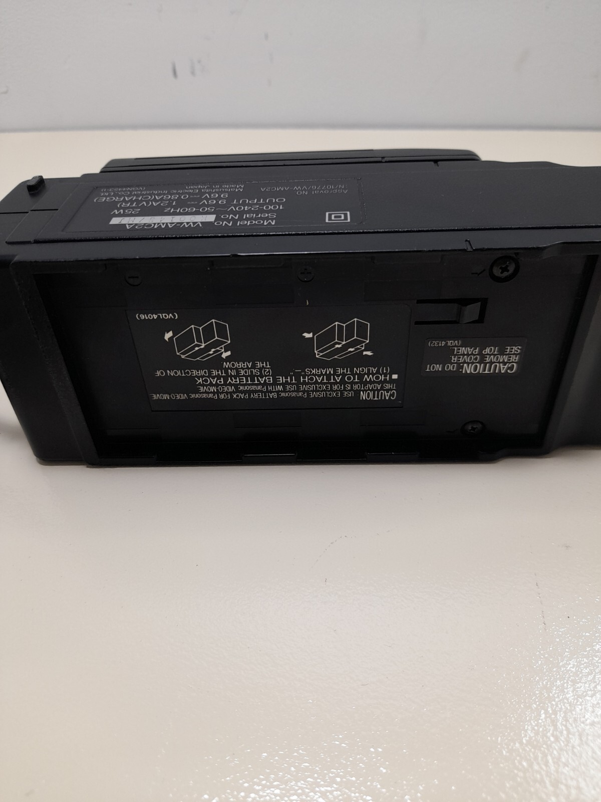 Panasonic VW-AMC2A power supply charger for video camera 9.6V DC X1 Battery