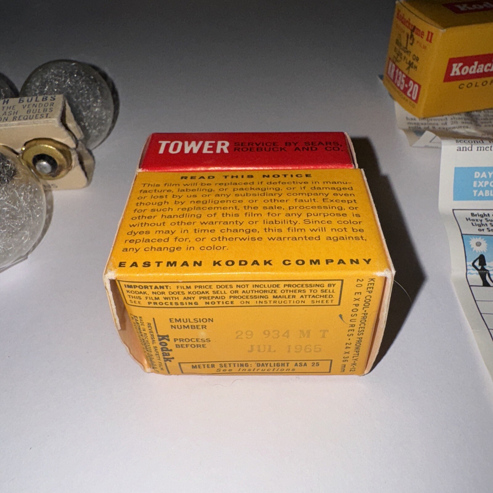 VINTAGE LOT Kodachrome ii Color film & Return Processing Bag & 5 photoflash bulb