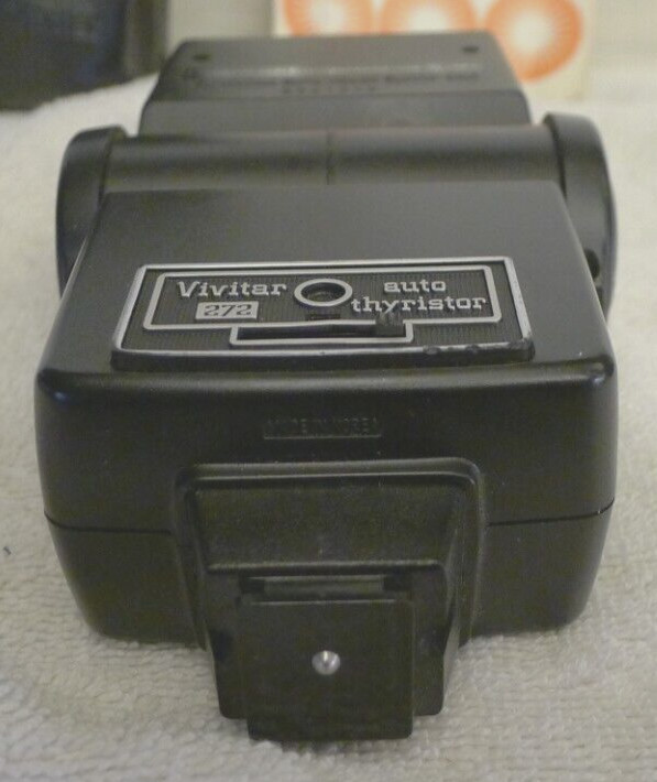 Vivitar Auto Thyristor 272 Shoe Mount Camera Flash with Case & Manual -TESTED
